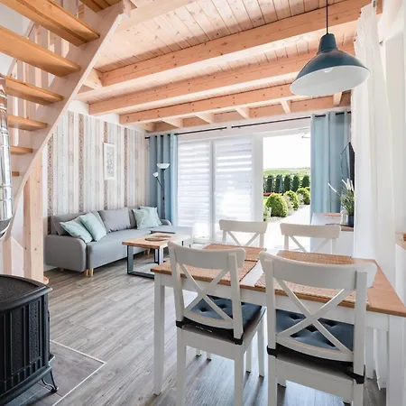 Dom wakacyjny Niebiańskie Zacisze-domki Z Sauną I Basenem