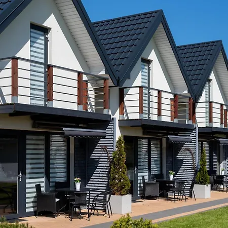 Dom wakacyjny Niebiańskie Zacisze-domki Z Sauną I Basenem